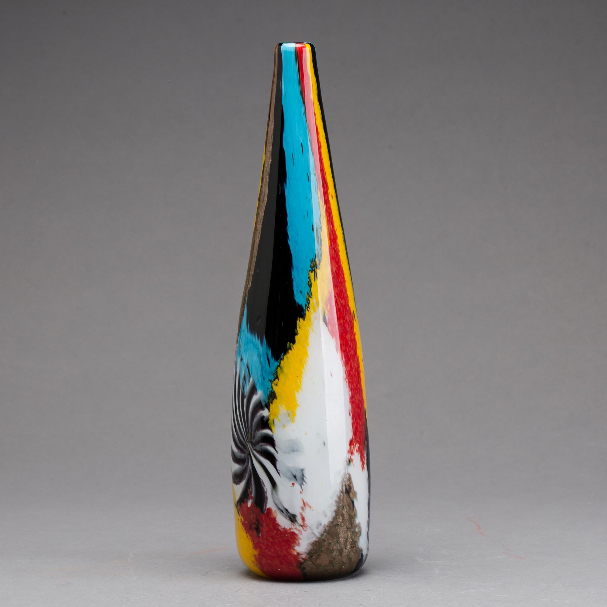 AN AURELIANO TOSO MURANO GLASS VASE, labelled.