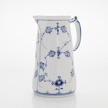 A set of six 'Musselmalet' porcelain pieces, Royal Copenhagen, Denmark.