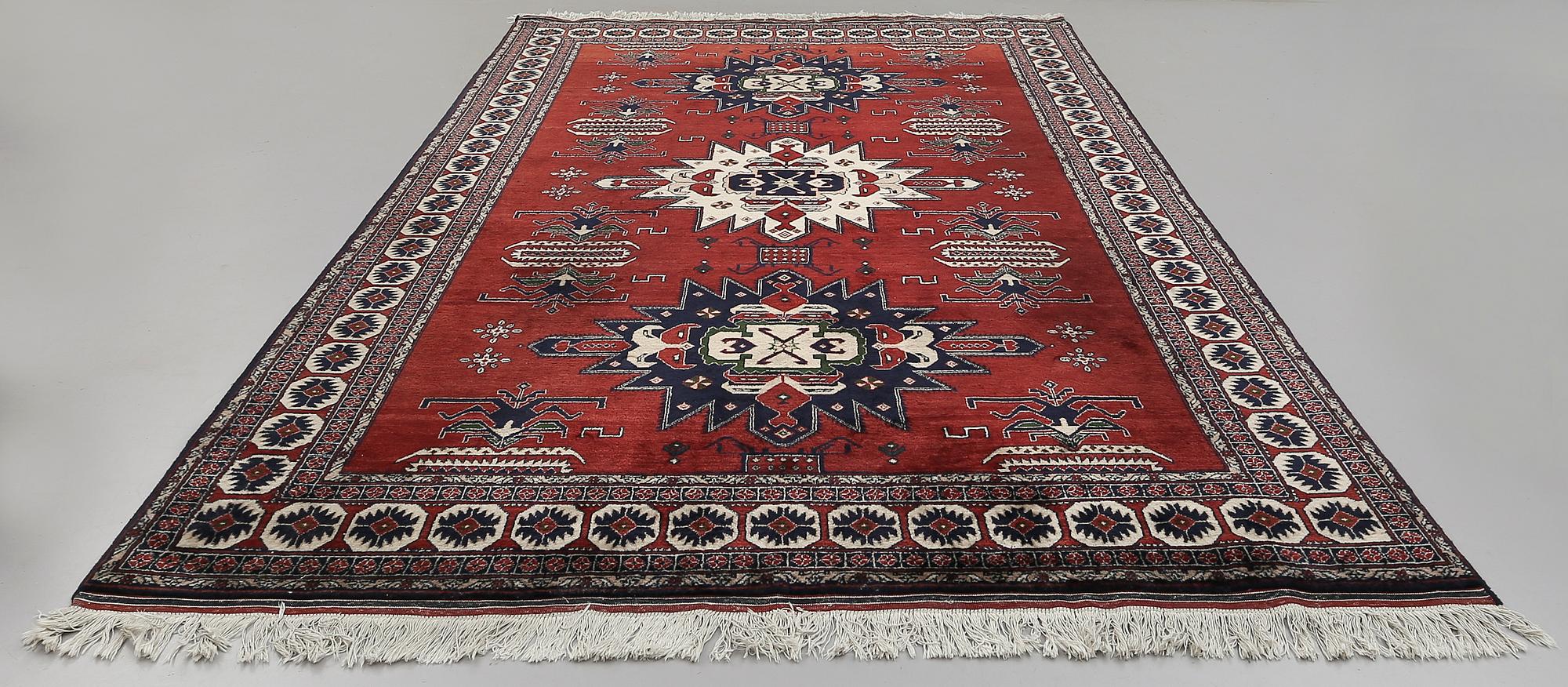 MATTA, orient, ca 298 x 195 cm.