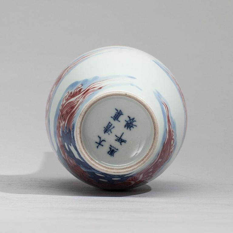VAS, porslin, Kina,1800-tal, märkt Kang Xi.