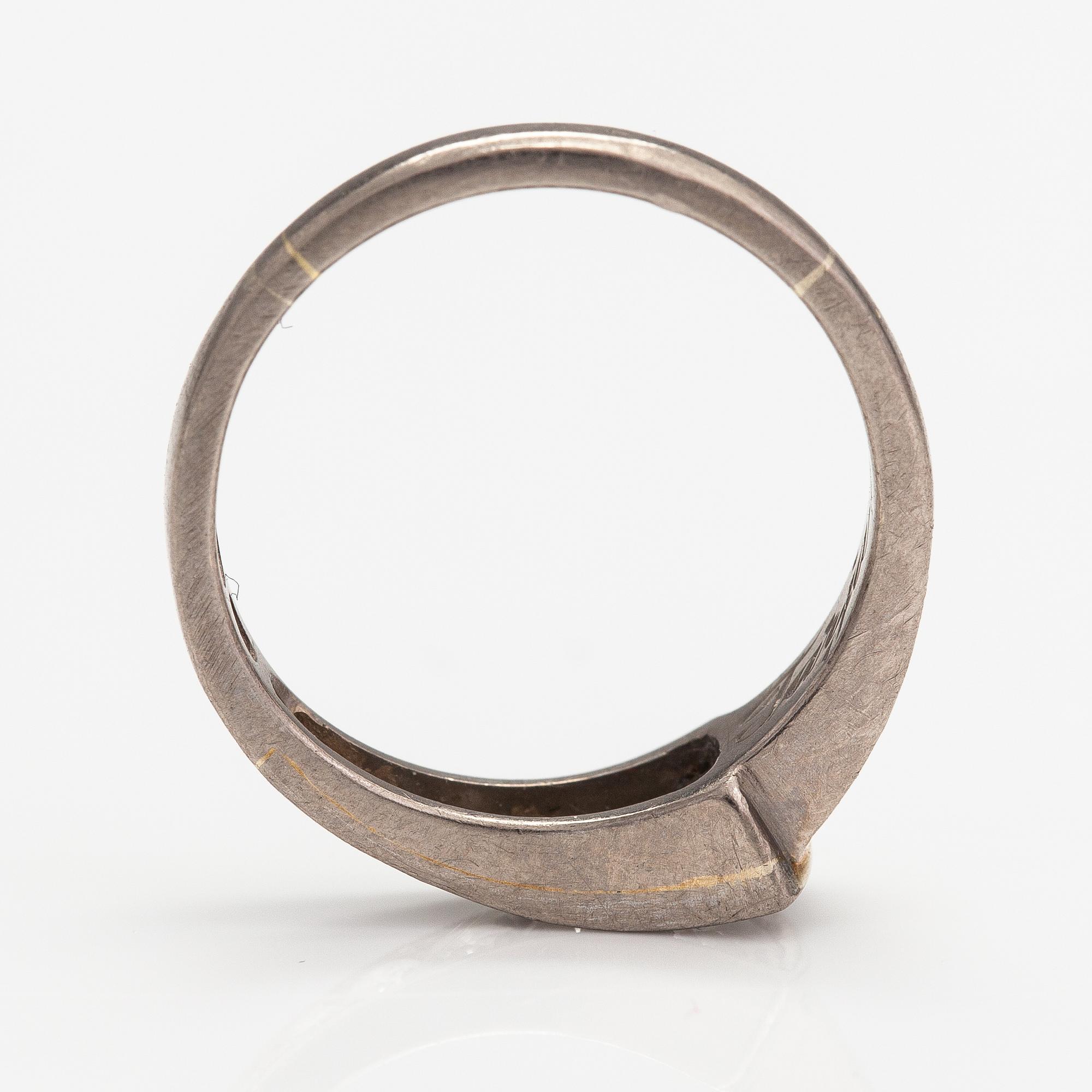 Ring, 18K vitguld, diamanter ca. 0.35 ct tot. Oskar Lindroos, Helsingfors 1941.