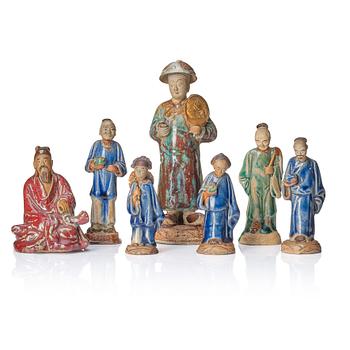 946. Skulpturer, sju stycken, keramik. Kina, tidigt 1900-tal.