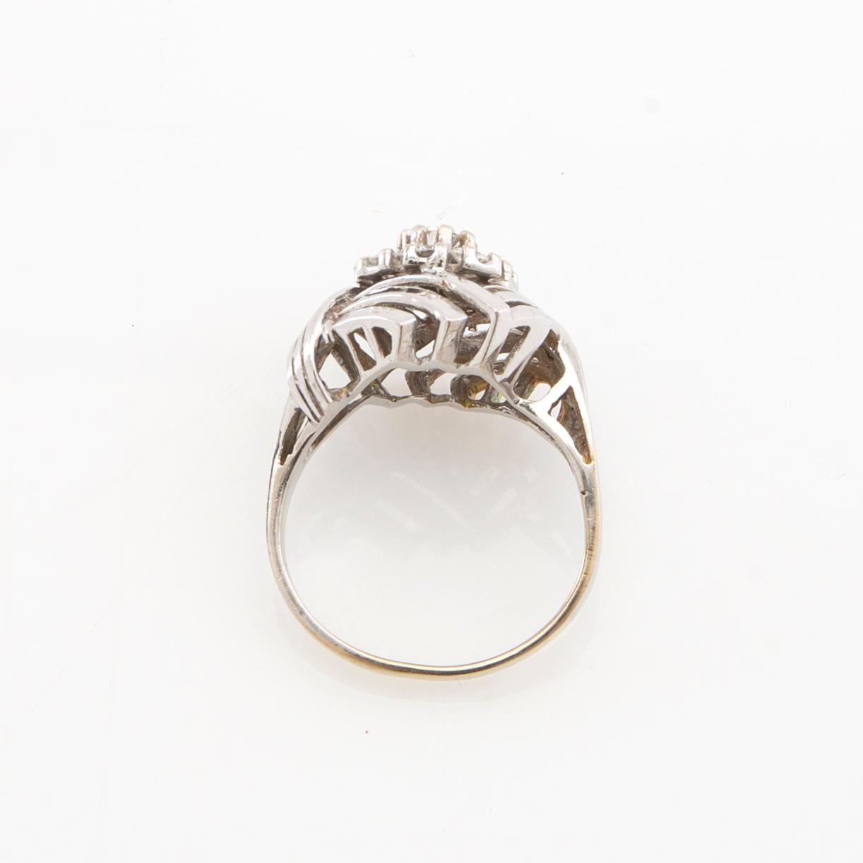 Ring 18K white gold set with round brilliant-cut diamonds.