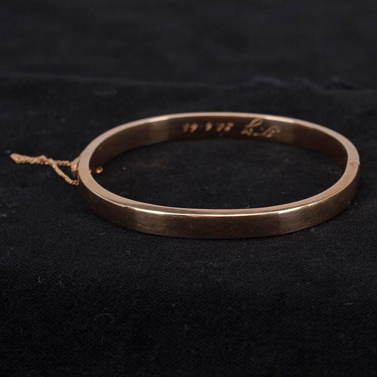 ARMRING, guld 14K, Nestor Westerback, Helsingfors 1963. Vikt 12 g.