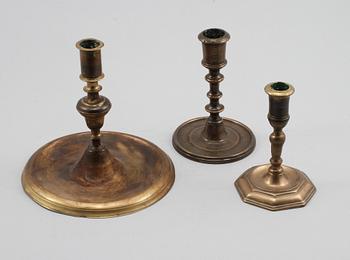 LJUSSTAKAR, 3 st, mässing, delvis 1700-tal.