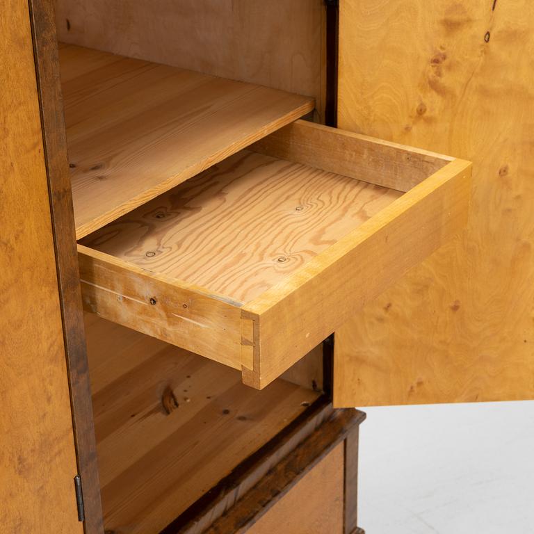 A Swedish Grace cabinet, 1920's/30's.