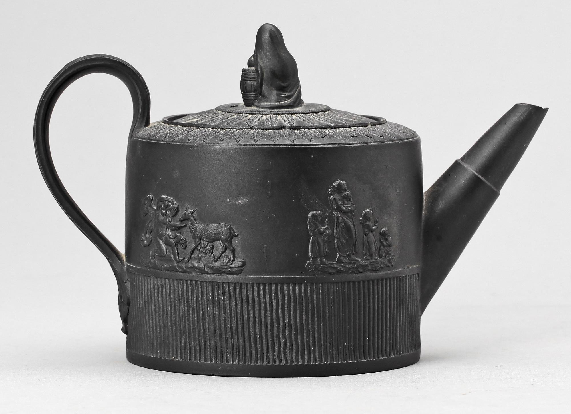TÉKANNA, basaltware, omkring 1800.
