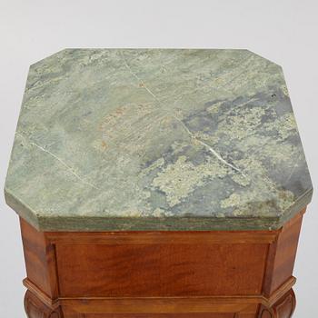 A Louis XVI-style pedestal, early 20th century.