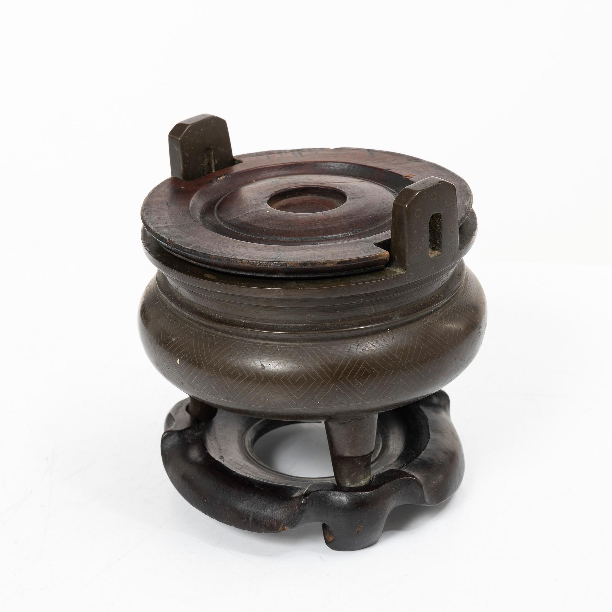 A tripod, Japan, early 20th century.