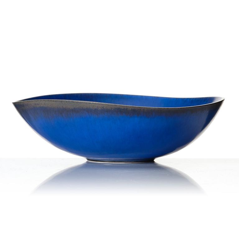Berndt Friberg, a stoneware dish, Gustavsberg studio, Sweden 1958.