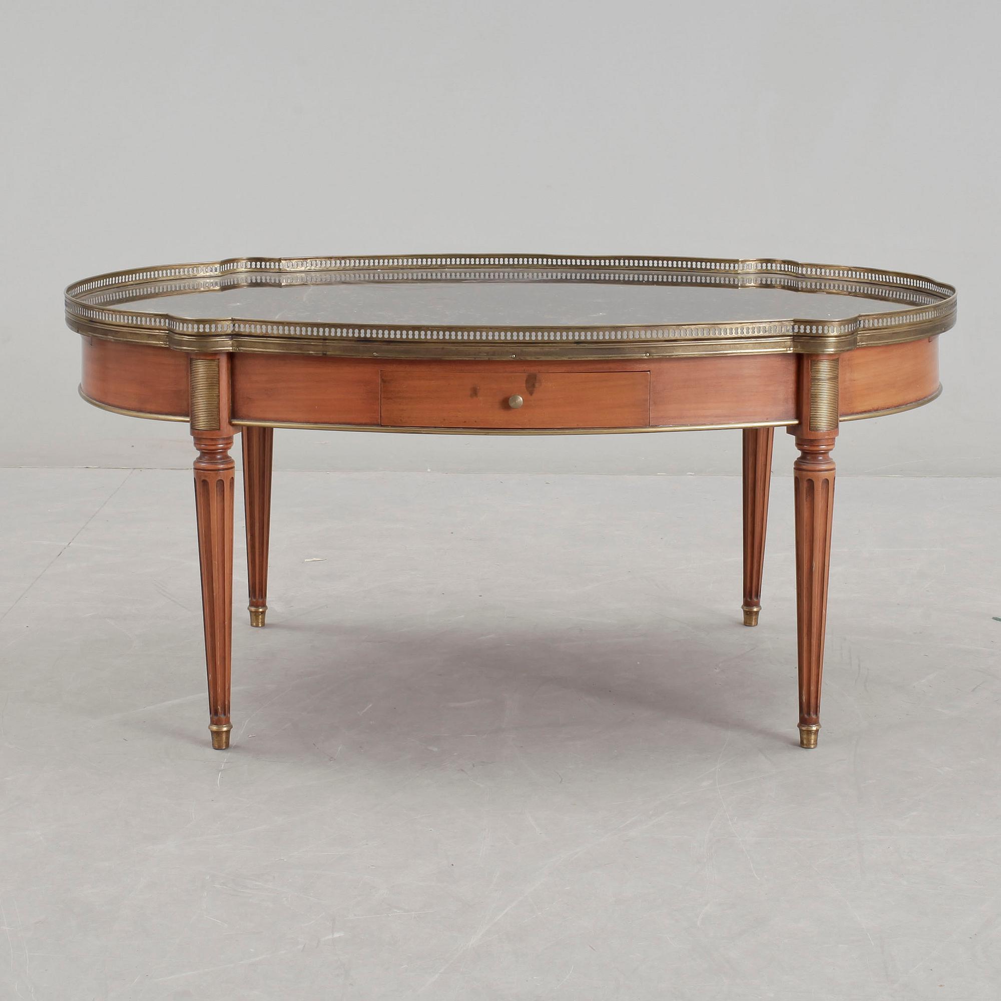 SOFFBORD. Louis XVI-stil, 1900-talets mitt.