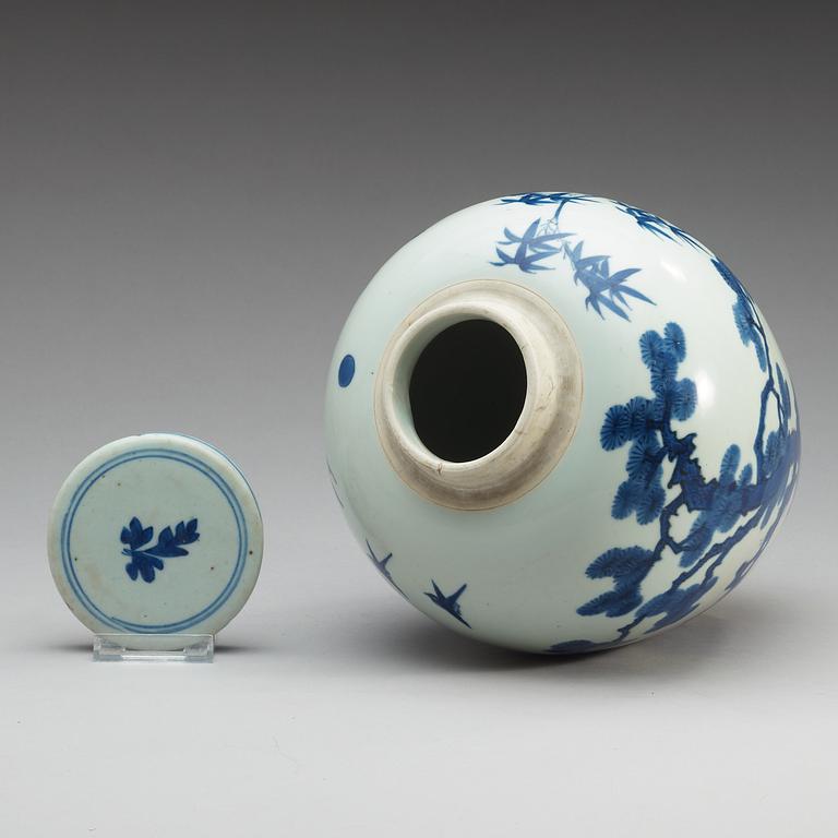 A blue and white Transitional jar, 17th Century.