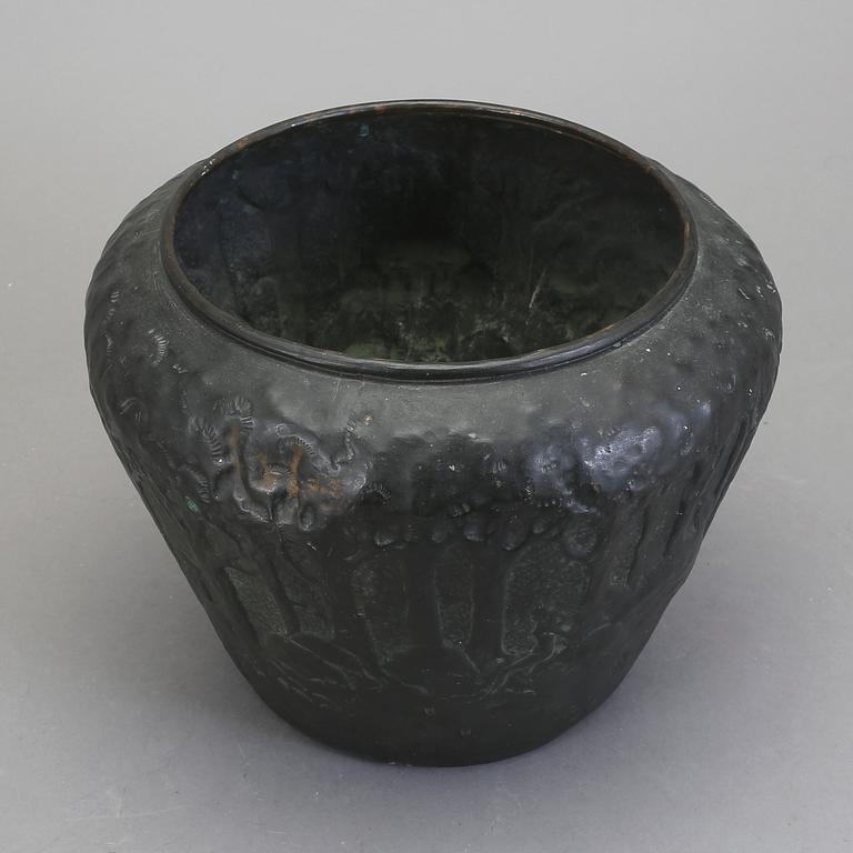 YTTERFODER, koppar, jugend, med otydlig monogrammärkning, dat -23?.