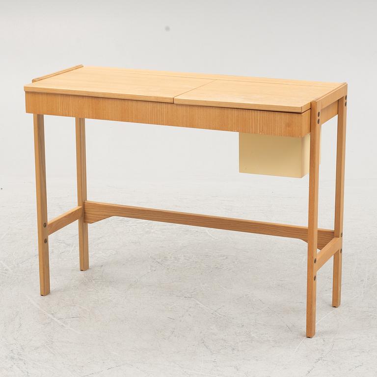 Dressing table, Swedish Modern, first half of the 20th century.