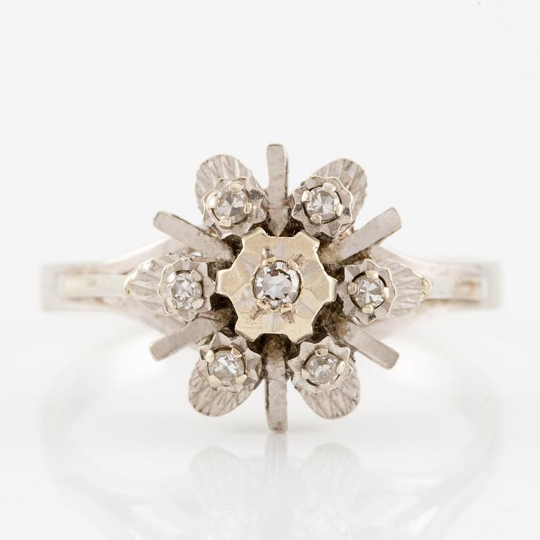 Ring, 18K vitguld med åttkantslipade diamanter.