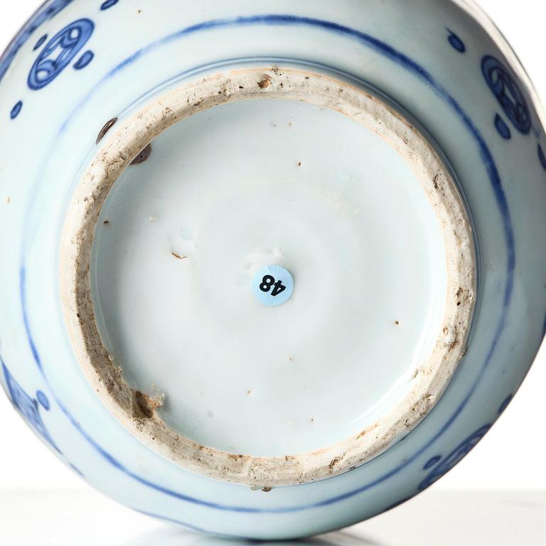 A blue and white jar, Ming dynasty, Jiajing (1522-1566).