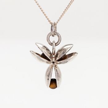 Elis Kauppi, halsband, sterling silver, tigeröga. Kupittaan Kulta Oy, Åbo.