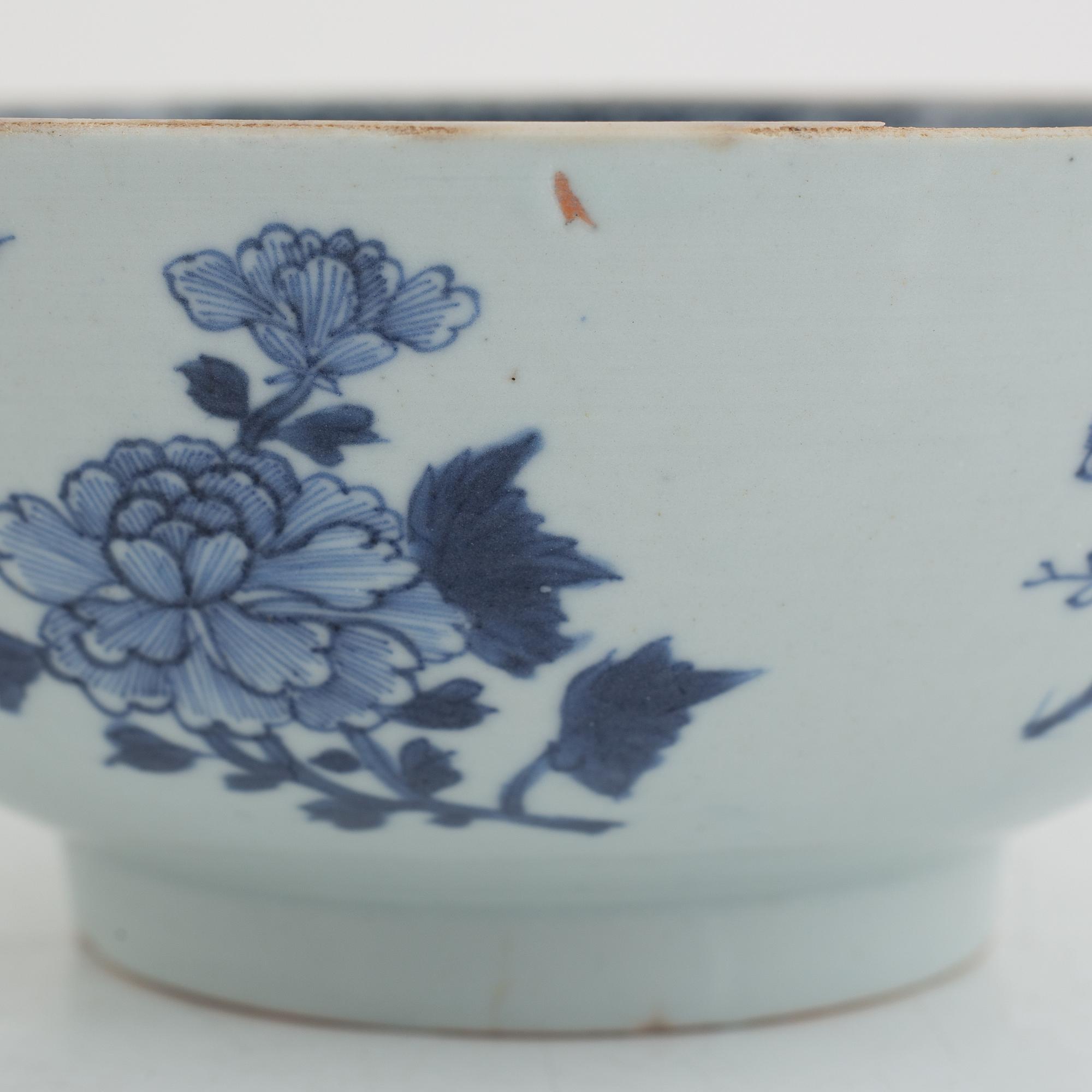A Chinese blue and white porcelain bowl, Qing dynasty, Qianlong (1736-95).
