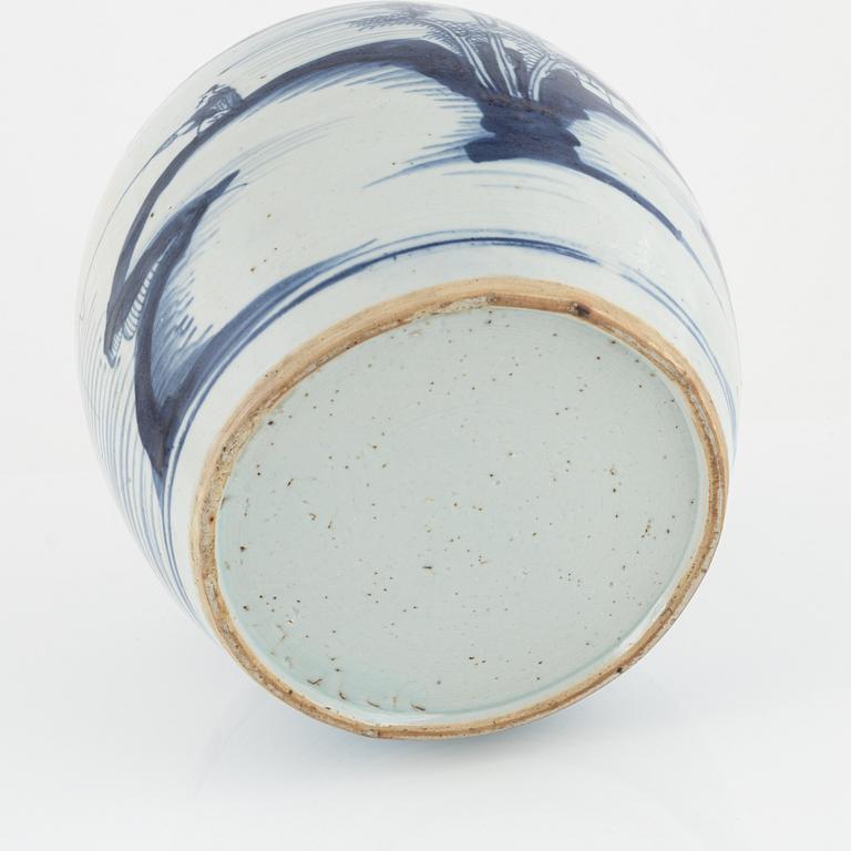 A Chinese Porcelain Ginger Jar, Qing Dynasty, 19th Century.