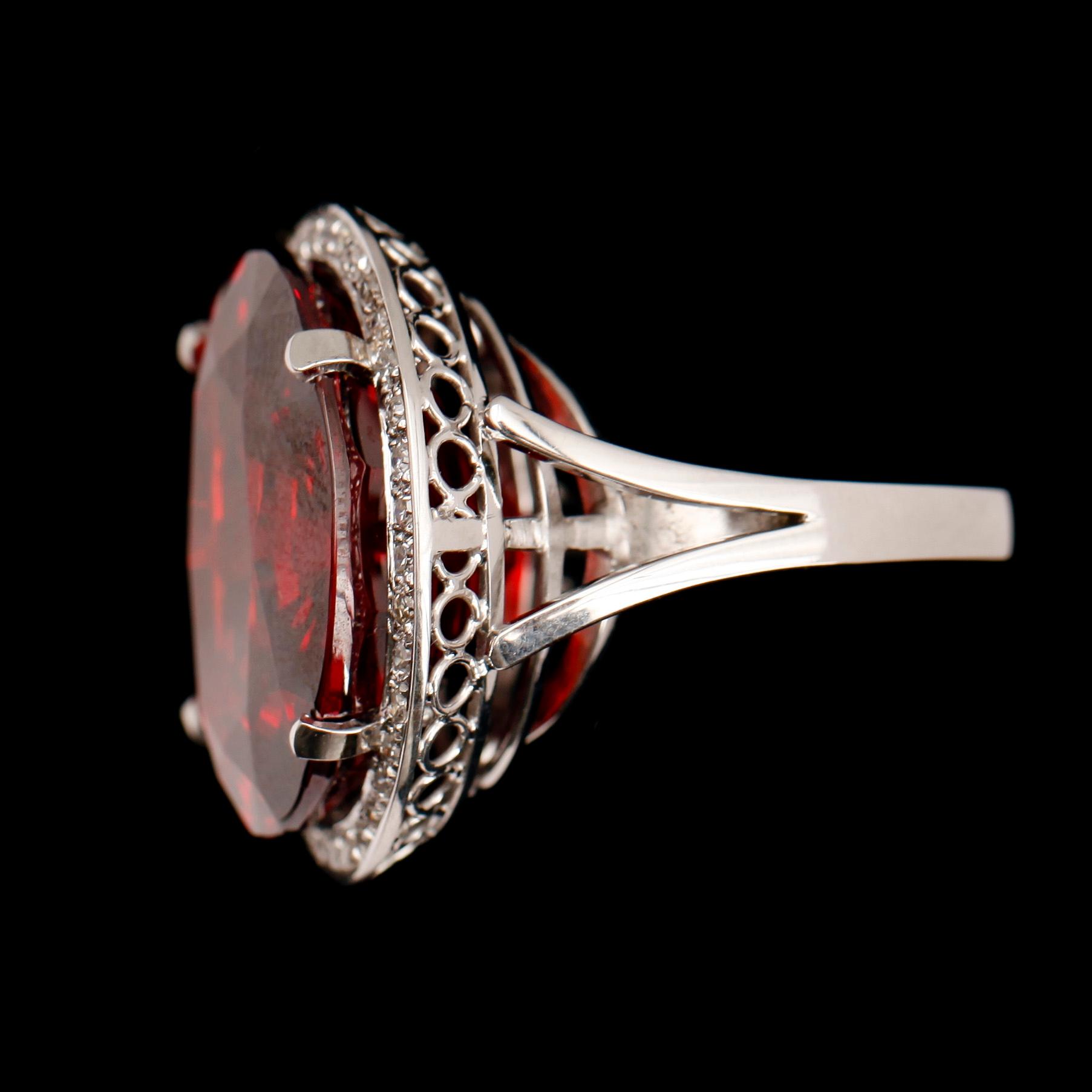 RING, 18 k vitguld, granat 63,5 ct, samt briljanter, VKJ, 2012.