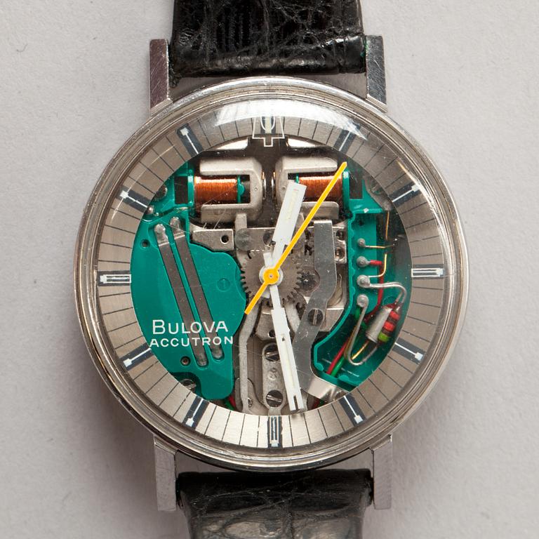 HERRARMBANDSUR, 2 st, Pulsar och Bulova, 1970-tal.