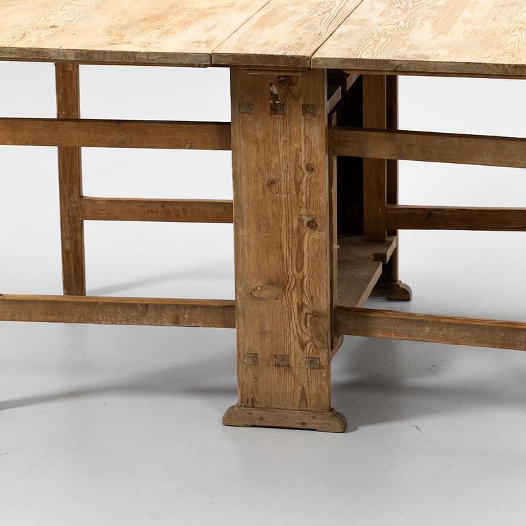 Drop-leaf table, 19th century.