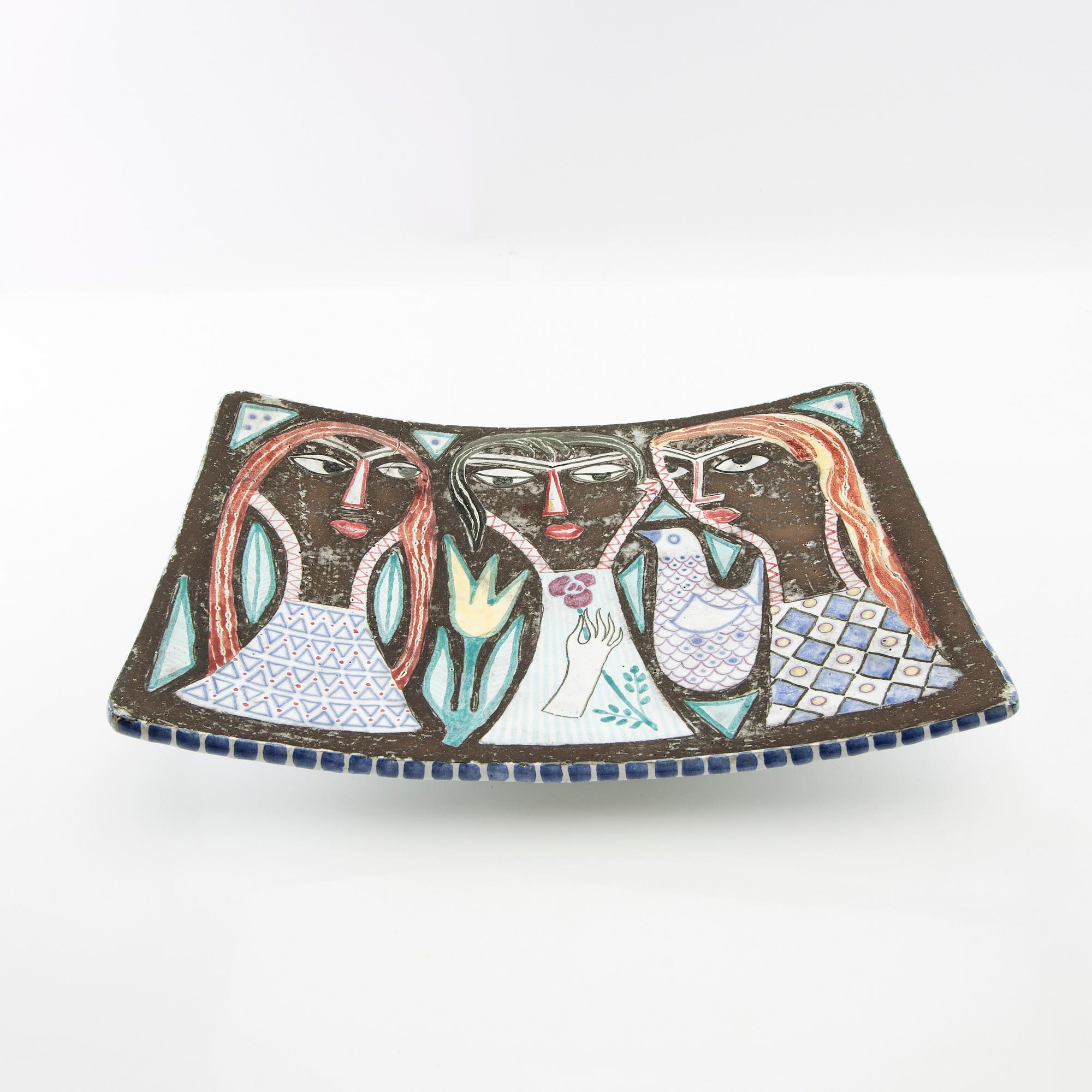 Mari Simmulson, dish Uppsala Ekeby signed and numbered 4126.