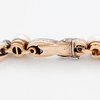 A bracelet in 18K gold and silver set with pearls and old- and rose-cut diamonds.