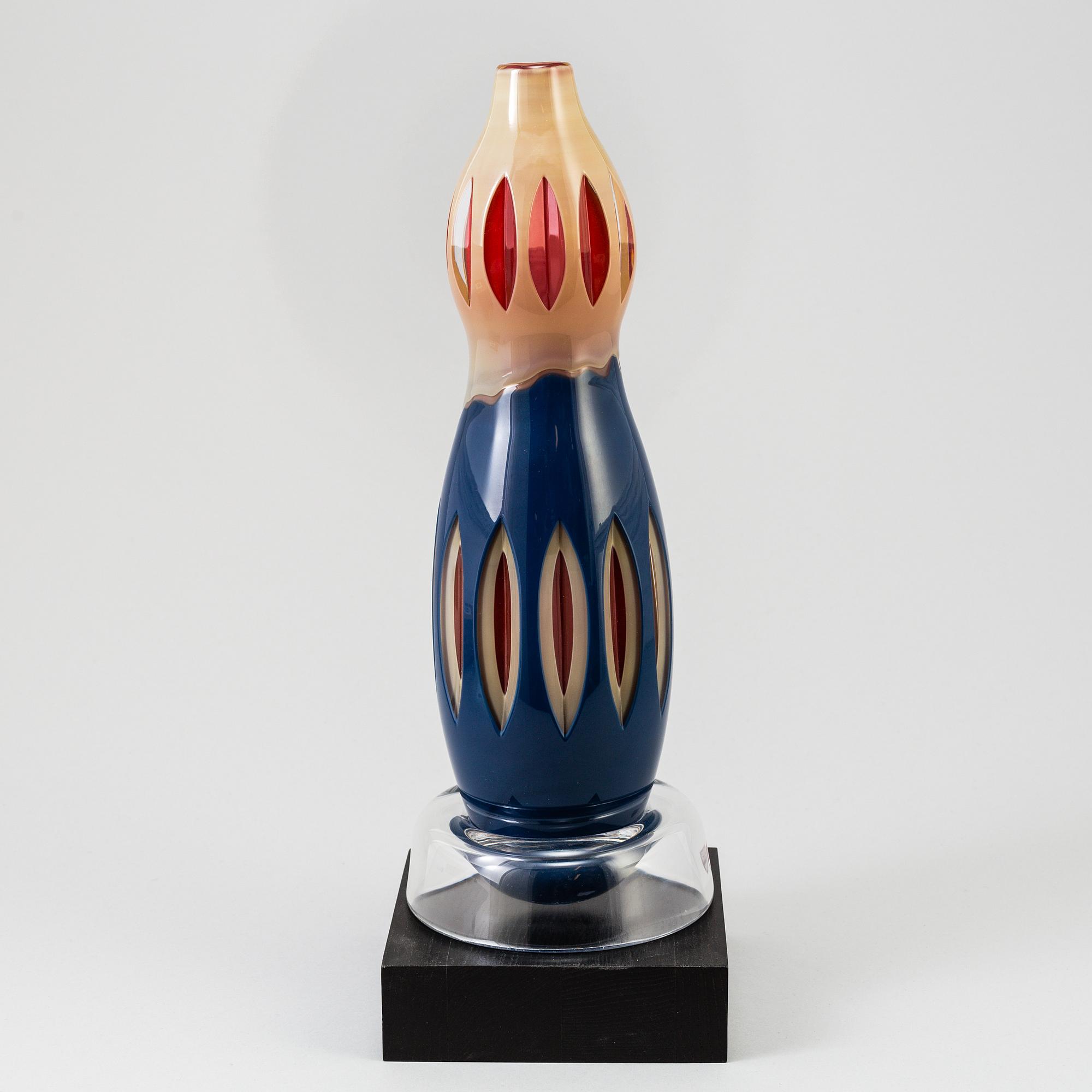 MATZ BORGSTRÖM, a glass vase or sculpture, Orrefors gallery 1990.