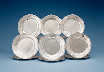 A SET OF ELEVEN RUSSIAN SILVER DINNER PLATES, unidentified makers mark AGI, S:t Petersburg 1799.