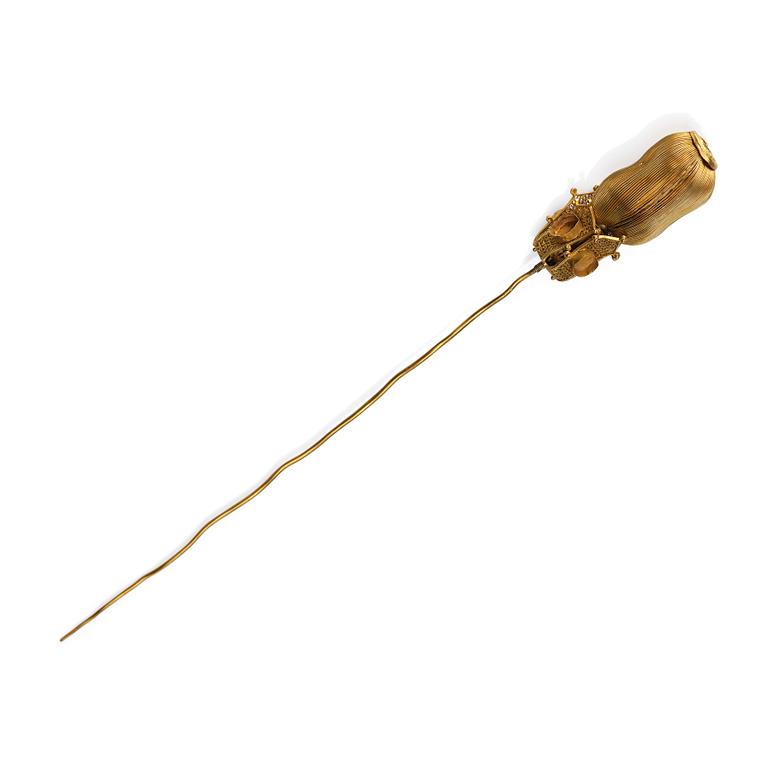 A gold hair pin, Song dynasty (960-1279).