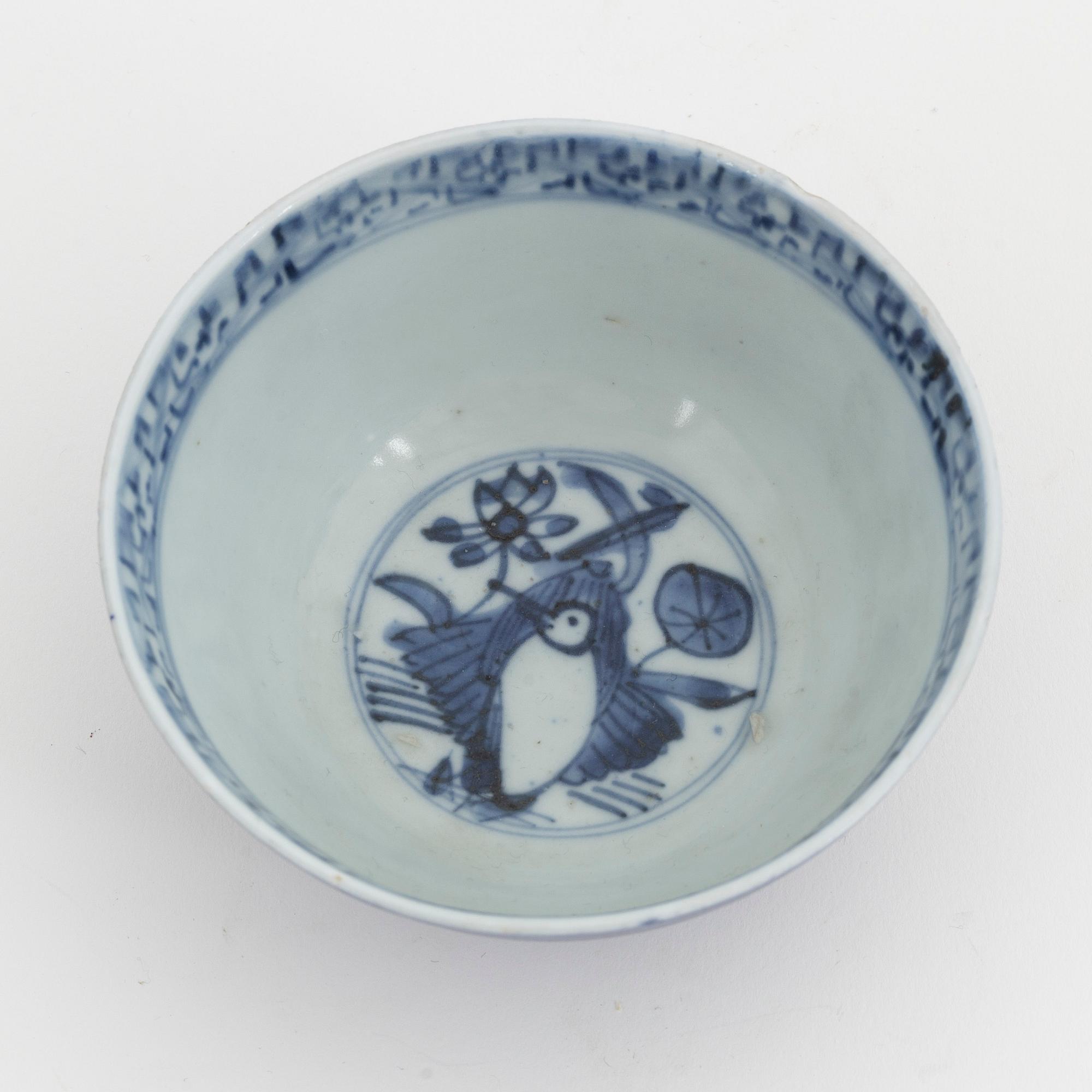 A Chinese porcelain bowl and dish, Ming dynasty 17th Century and Qing dynasty 18th/19th Century.