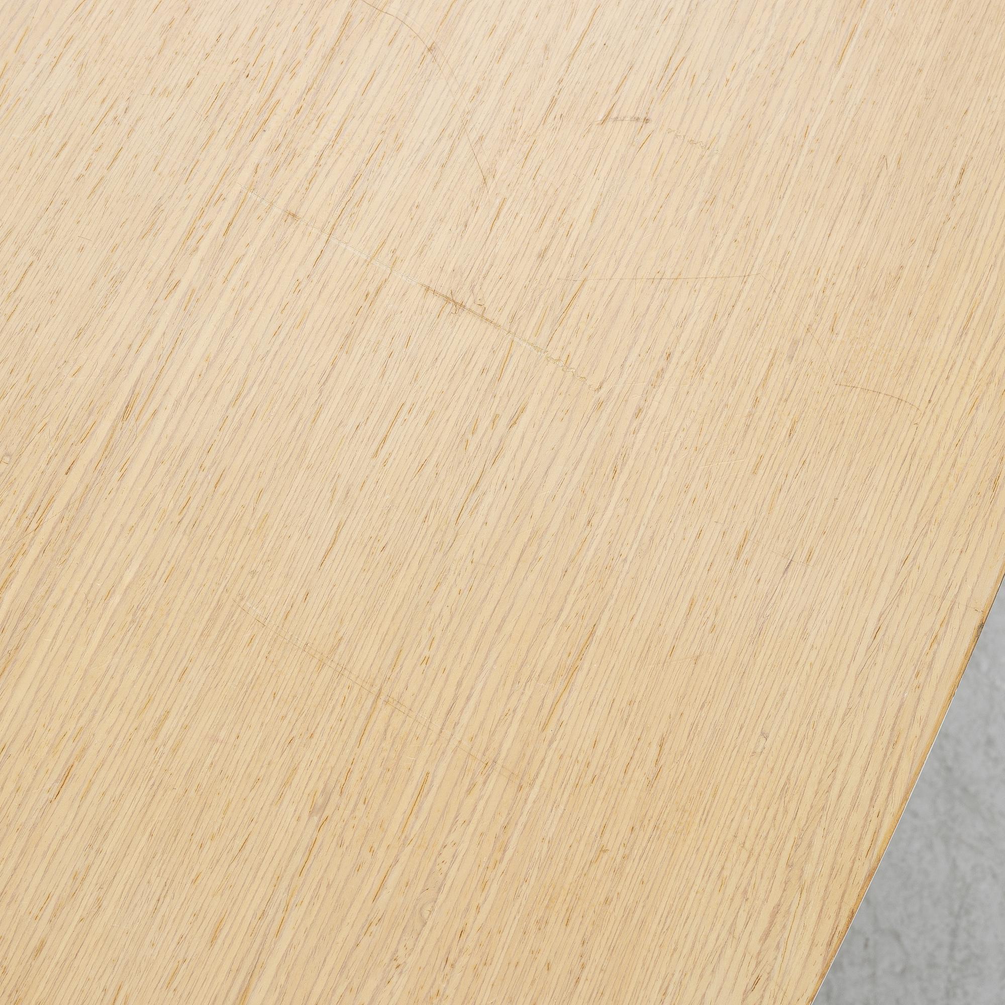 Lievore Altherr Molina, matbord, 'Eolo', Arper.