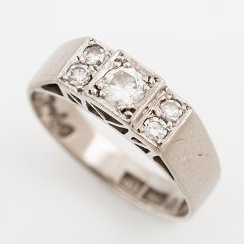 Ring, Engelbert, Stigbert, 18K vitguld med briljantslipade och åttkantslipade diamanter, 1960-tal.