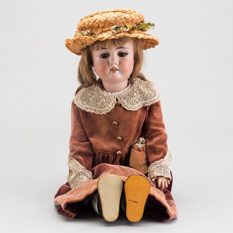 A SCHOENAU & HOFFMEISTER DOLL GERMANY, 1906.