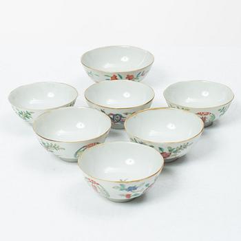 Skålar, sju stycken, porslin. Sen Qingdynasti, omkring 1900.