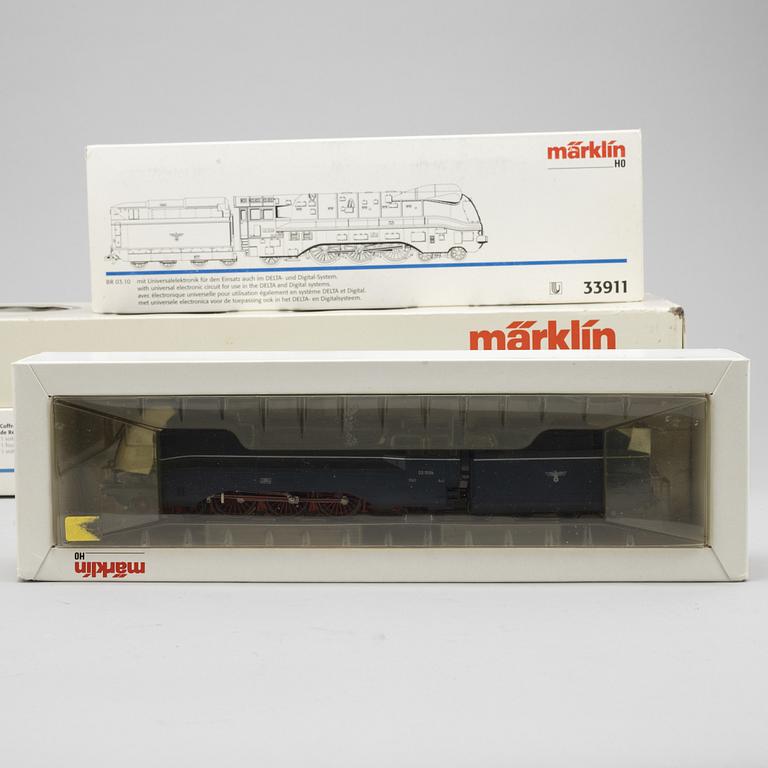 Märklin, electical engines and traincars, H0 in boxes.