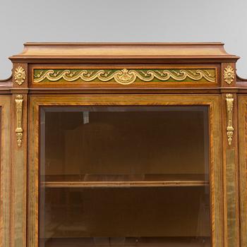 A DISPLAY CABINET, gustavian style, signed with label: "Gustaf L Sahlholm Snickare i Stockholm 25/5 1910".