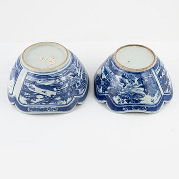 a pair of blue and white bowls, China, Jiaqing (1796-1820).
