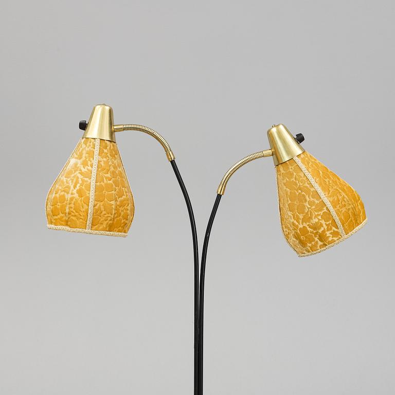 GOLVLAMPA. tvåarmad.