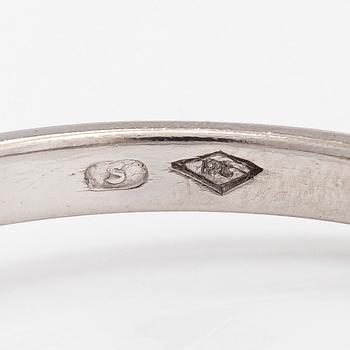 Ring, solitär, platina och en briljantslipad diamant.