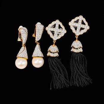 1475. 4 pair of earrings and a necklace by Swarowski.
