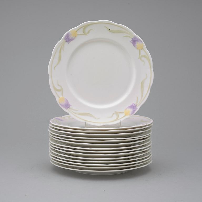 An Alf Wallander Art Nouveau 64 pcs porcelain service, Rörstrand ca 1899-1910.