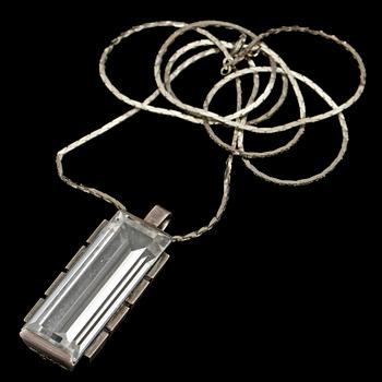 HÄNGE, silver med fasettslipad bergskristall, Per Emilsson, Lomma, 1941. Vikt 34 g.