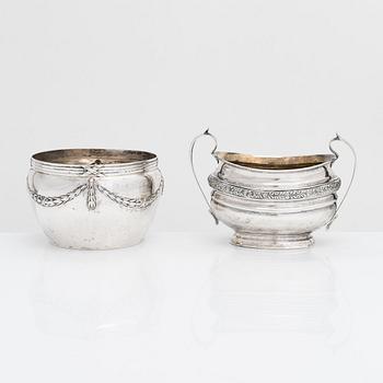 Hjalmar Fagerroos, skål och sockerskål, silver, Helsingfors 1908 och 1910.