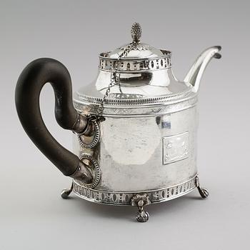 TEKANNA, silver, Olof Hagrelius, Mariefred 1820. Vikt ca 723 gram.