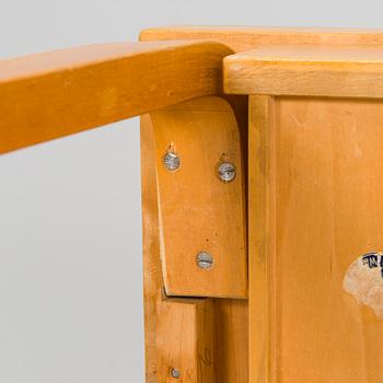 Alvar Aalto, skrivbord, "K81" för O.Y. Huonekalu-ja Rakennustyötehdas A.B. 1900-talets mitt.
