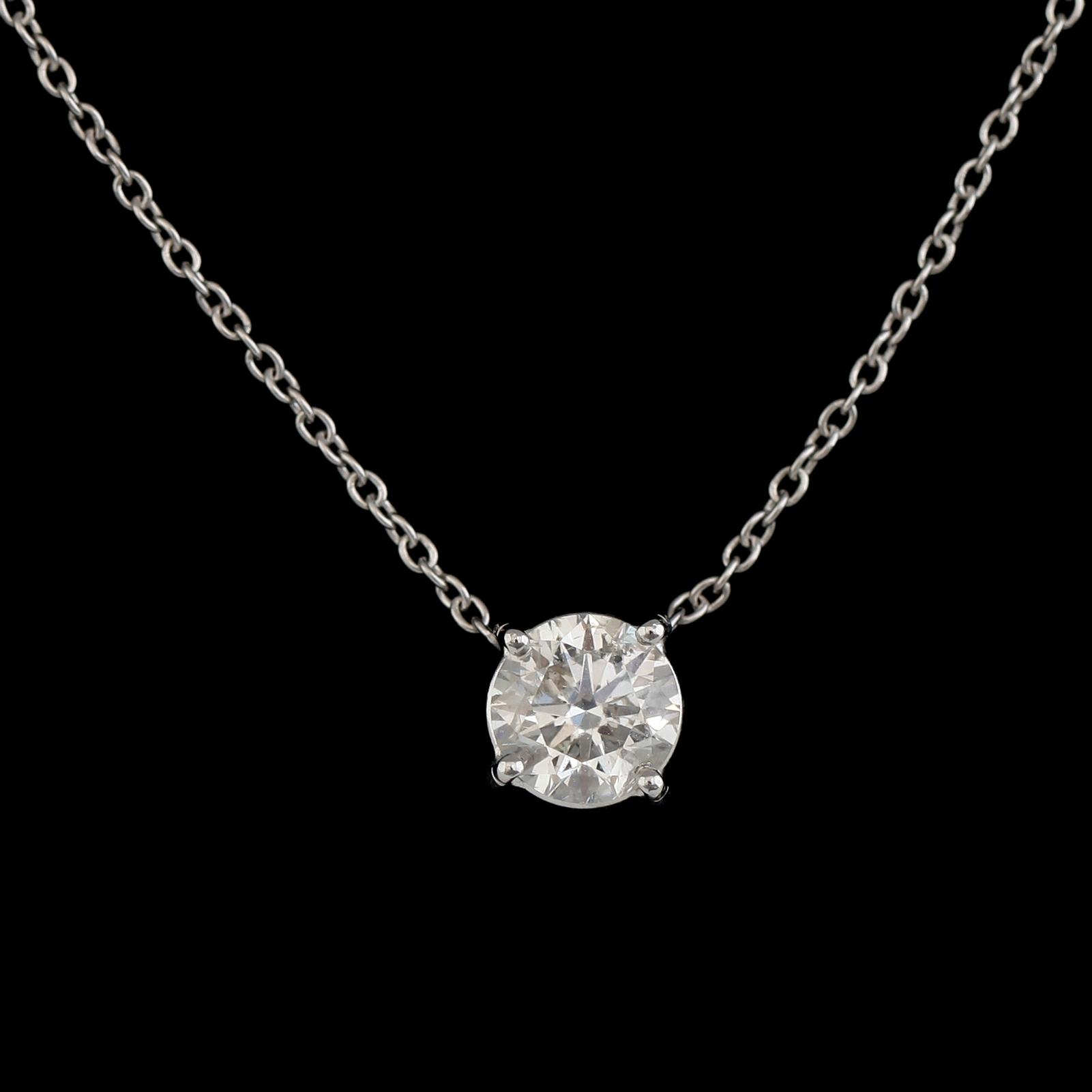 COLLIER, 18K vitguld, briljantslipad diamant ca 0.91 ct. Vikt ca 3 g.