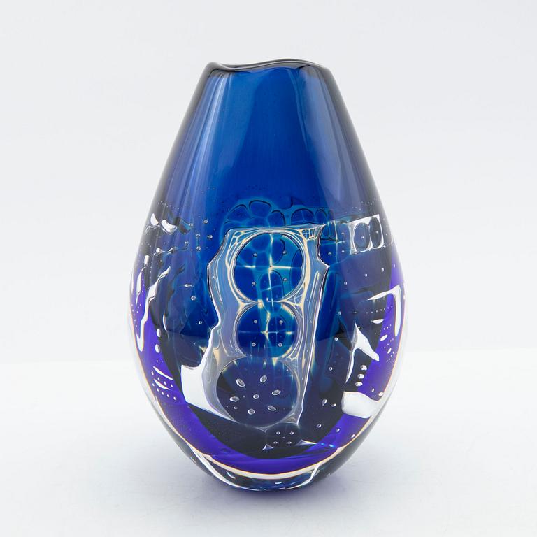 Edvin Öhrström, Vase "The Girl and the Dove" Ariel Orrefors signed.