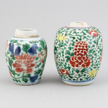 Two Transitional wucai jars, 17th Century.